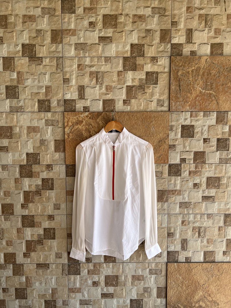 KARL LAGERFIELD - MULTI FABRIC BLEND QUARTER ZIP LONGSLEEEVES (Category: Coats, Jackets and Outerwear) located in Bacolod City. Submitted by timelessbyjosh (Listing ID 1468170176, Image 1). Description: BEST FOR CASUAL & COZY OUTFITS SIZE : ACTUAL COLOR : WHITE COLOR RATE : 10 OUT OF 10 CONDITION : NEAR NEW MATERIAL : 100 % COTTON ( FIRST FABRIC ) & 100 % SILK ( SECOND FABRIC ) & 55 % RAYON & 45 % VISCOSE ( THIRD FABRIC ) MADE IN : FLAWS : NONE D