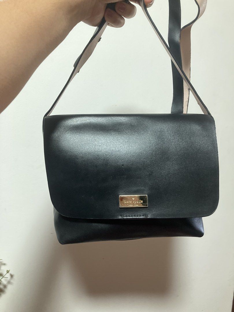 ‼️1000‼️Kate Spade (Category: Cross-body Bags) located in Taytay. Submitted by benandsolcloset (Listing ID 1468069837, Image 2). Description: AUTHENTIC KS minimal (normal) sign of used genuine leather.