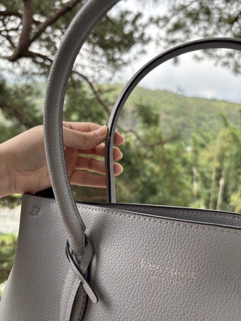 KATE SPADE Caravan Satchel (Category: Cross-body Bags) located in Baguio. Submitted by thecuratedcartbymj (Listing ID 1468253643, Image 3). Description: PRE-LOVED | Authentic KATE SPADE Caravan Satchel Color: Gray Condition: Preloved / Used Includes detachable shoulder strap ⚠️ Condition: Preloved. May visible signs of wear on some parts, including the handles and leather trim. Please check all photos carefully for the actual condition. 📩 Send u