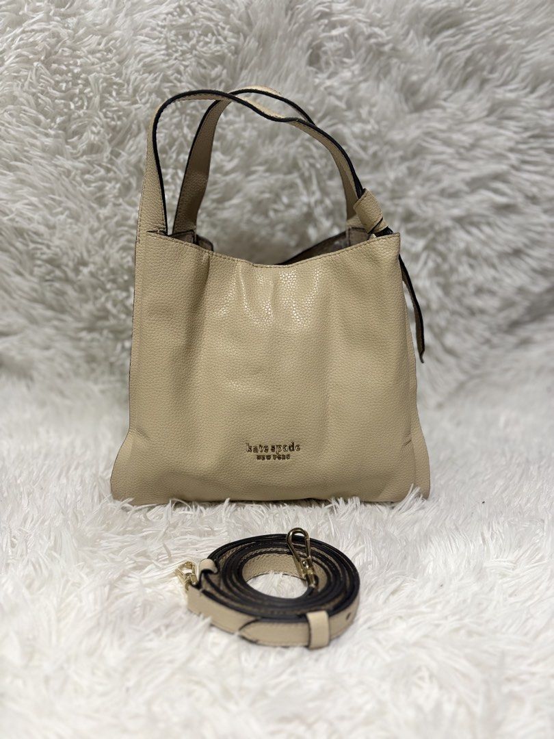 Kate spade knott (Category: Tote Bags) located in Baguio. Submitted by rheaanne07 (Listing ID 1468279136, Image 2). Description: Not sure kung orig ito Di ko mahanap ung etiketa Pero kung fake man maganda ung quality parang orig.