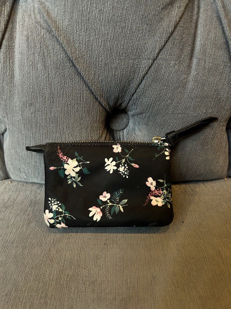 Kate spade mini wilson rode flora blackmail (Category: Purses & Pouches) located in Manila. Submitted by reishuh (Listing ID 1468100478, Image 3). Description: .