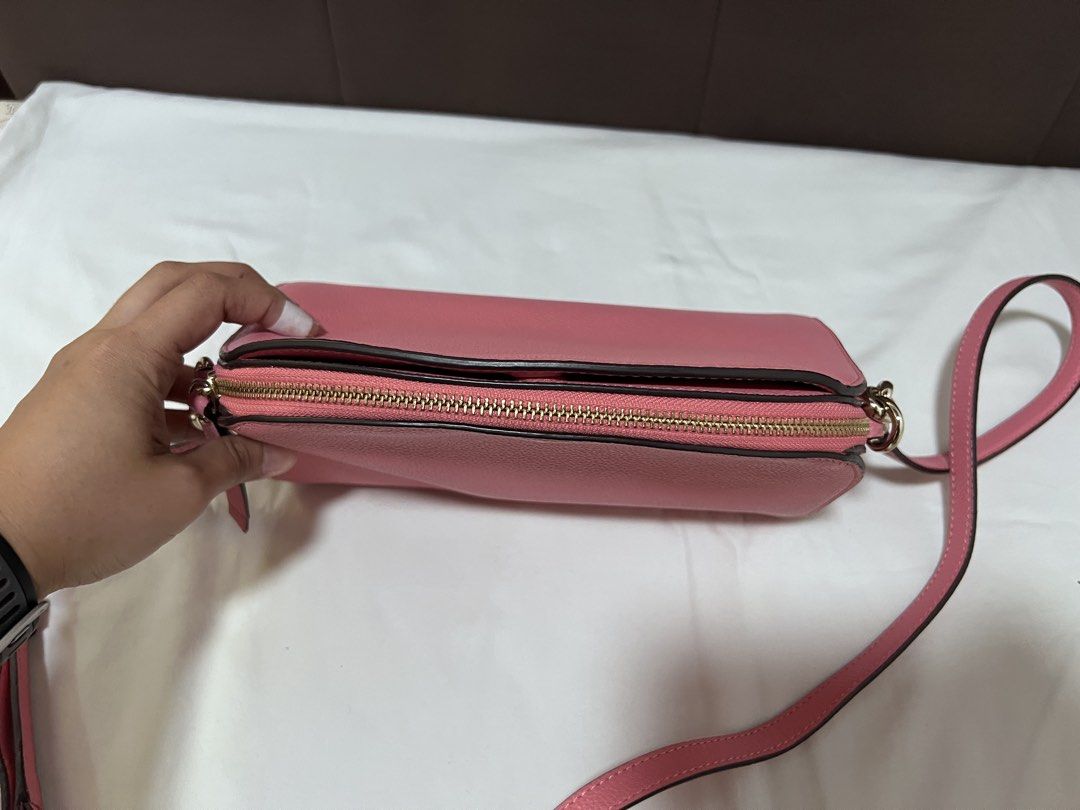 Kate Spade NY Crossbody bag (Category: Luxury Bags & Wallets) located in Cabanatuan. Submitted by hellorhea (Listing ID 1468217601, Image 3). Description: This is as good as new. .