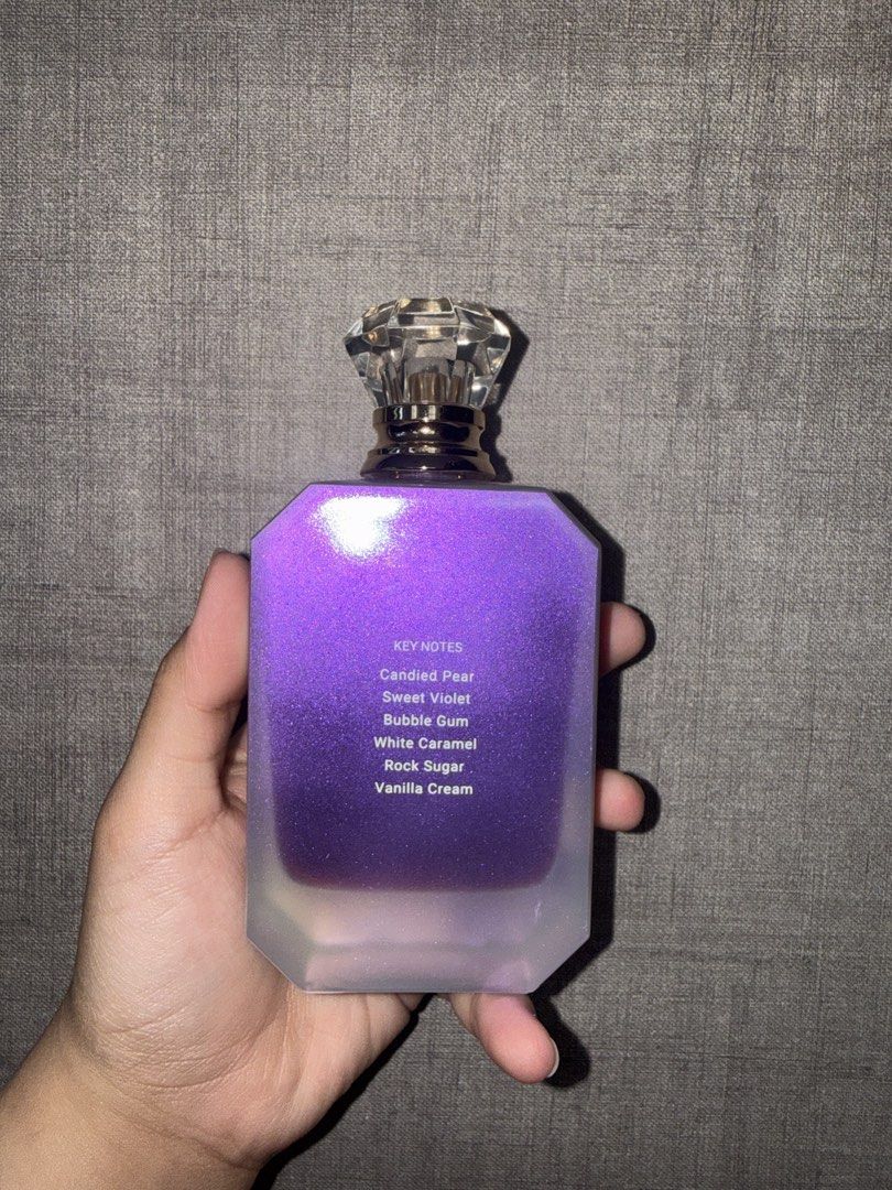 RUSH SALE !! KAYALI Vanilla Candy Rock Sugar | 42 BARELY USED (Category: Fragrance & Deodorants) located in Las Pinas. Submitted by coolthreadz (Listing ID 1468152492, Image 2). Description: KAYALI Vanilla Candy Rock Sugar | 42 (100mL) Sweet, feminine, and playful gourmand fragrance featuring notes of candied pear, bubble gum, white caramel, rock sugar, and vanilla cream. 🍬 100mL Eau de Parfum 🍬 Made in France 🍬 Condition: Brand new (Gifted to