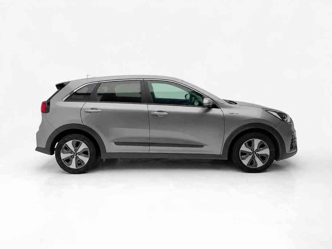 Kia Niro Hybrid 1.6A GDi DCT (Category: Used Cars) located in Singapore. Submitted by vincar_pre-owned (Listing ID 1466232839, Image 2). Description: Fully serviced and maintained with Cycle & Carriage. Smooth and powerful Hybrid platform for extremely good fuel efficiency! Spacious and comfortable interior for any occasion! Low road tax. Contact us today to arrange a viewing for this unit at the V1ncar pre-owned showroom now! Features: 1.6L DOHC