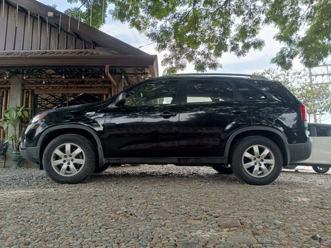 Kia Sorento 2.2 CRDI EX (A) (Category: Used Cars) located in Bongabon. Submitted by wisefalcon_b095c6 (Listing ID 1468209574, Image 3). Description: Kia Sorento EX CRDi Smooth turbo diesel engine Automatic transmission Smooth shifting All power all working Keyless entry Cold dual aircon Touch screen head unit Fresh interior 2 orig remote key Thick tires w/ including spare Updated registration Complete orig papers 140xxx orig mileage Good running 