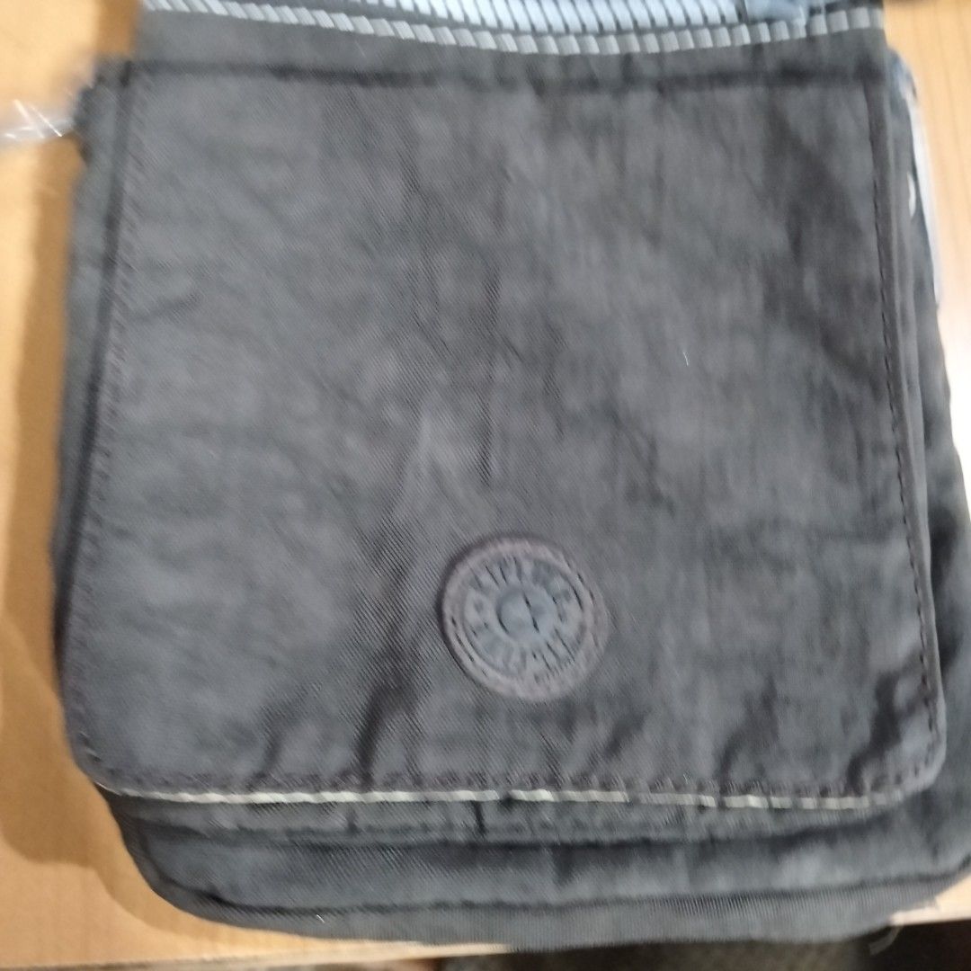 Kipling (Category: Cross-body Bags) located in El Salvador. Submitted by francheskaukayukay (Listing ID 1468061976, Image 3). Description: .