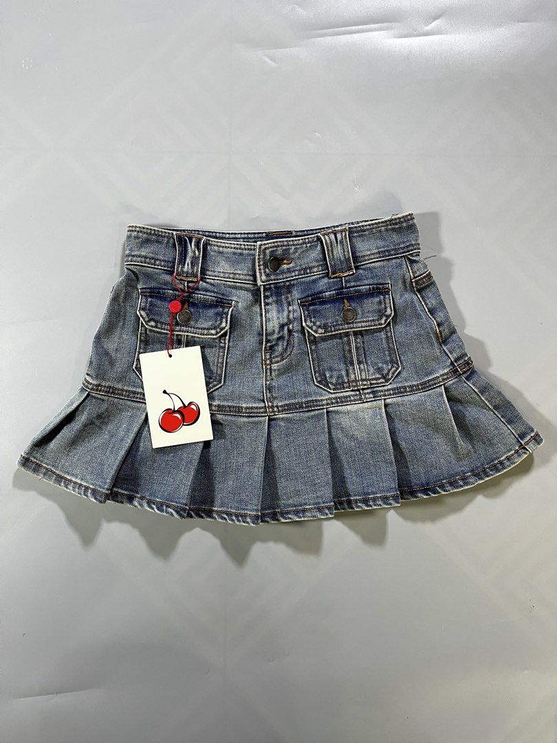 Kirsh Denim Skirt (Category: Skirts) located in Cebu City. Submitted by lottaloots.ceb14 (Listing ID 1468240129, Image 1). Description: .