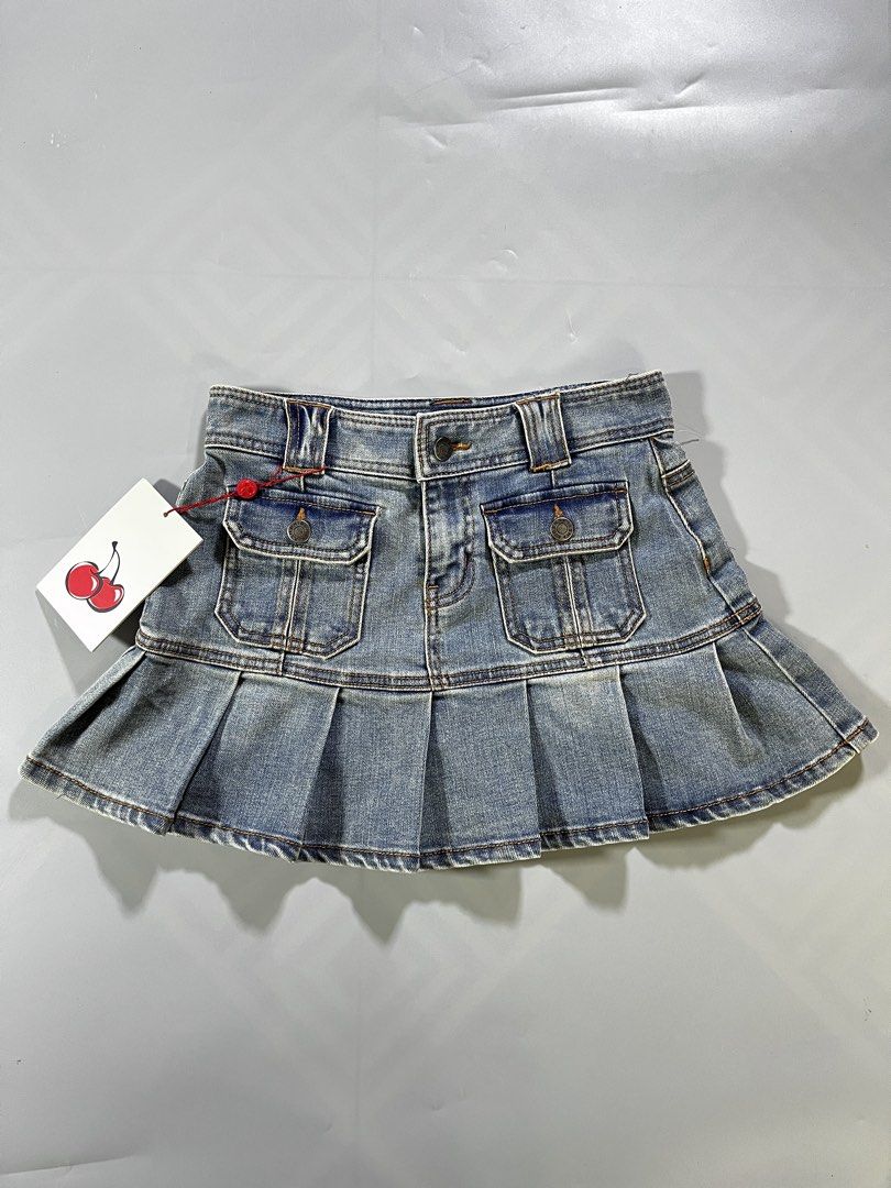 Kirsh Denim Skirt (Category: Skirts) located in Cebu City. Submitted by lottaloots.ceb14 (Listing ID 1468240129, Image 2). Description: .