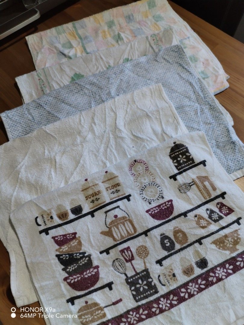 Kitchen Towels ( Cotton) (Category: Bathroom & Kitchen Fixtures) located in Muntinlupa City. Submitted by arciagamaryann68 (Listing ID 1468120671, Image 1). Description: - Set of assorted kitchen towels featuring cute kitchenware graphics, floral patterns, and textured weaves - Condition: 7/10 layered condition, well-maintained and ready for use - Ideal for drying dishes, wiping countertops, or general kitchen chores - Soft and absorbent material