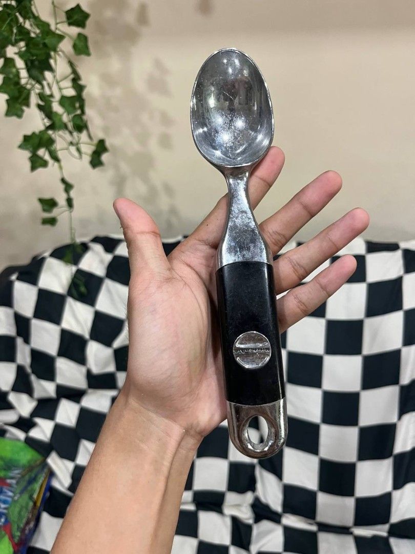 KitchenAid Gourmet Ice Cream scooper (Category: Dinnerware & Cutlery) located in Quezon City. Submitted by michypeachyy1 (Listing ID 1468116409, Image 3). Description: 300 plus shipping.