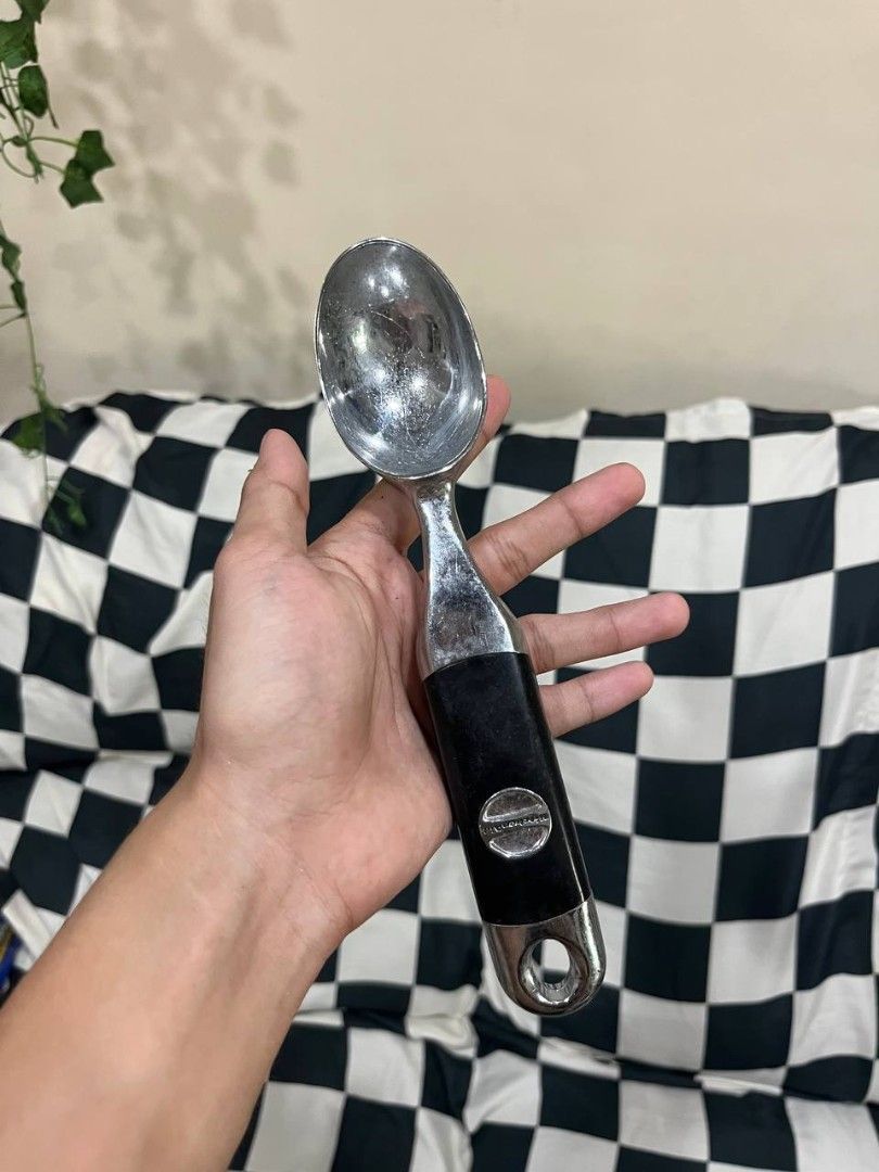 KitchenAid Gourmet Ice Cream scooper (Category: Dinnerware & Cutlery) located in Quezon City. Submitted by michypeachyy1 (Listing ID 1468116409, Image 1). Description: 300 plus shipping.