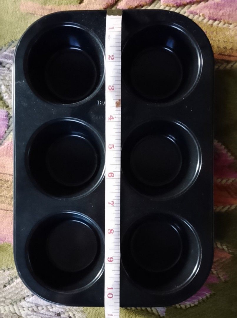 Kitchenware Bundle - Baker's Select 6-Cup Muffin Pan + 2-pc Jenan Glass Serving Dishes (Category: Bakeware) located in Antipolo. Submitted by rielapreloved (Listing ID 1468266117, Image 2). Description: Selling as a 3-piece kitchenware bundle. Practical set for home baking, serving snacks, desserts, or entertaining guests. ​📦 What’s Included in the Bundle: ​1️⃣ Baker's Select 6-Cup Muffin / Cupcake Pan (Black) ​Dimensions: 10.5" x 7" (3" cup dia