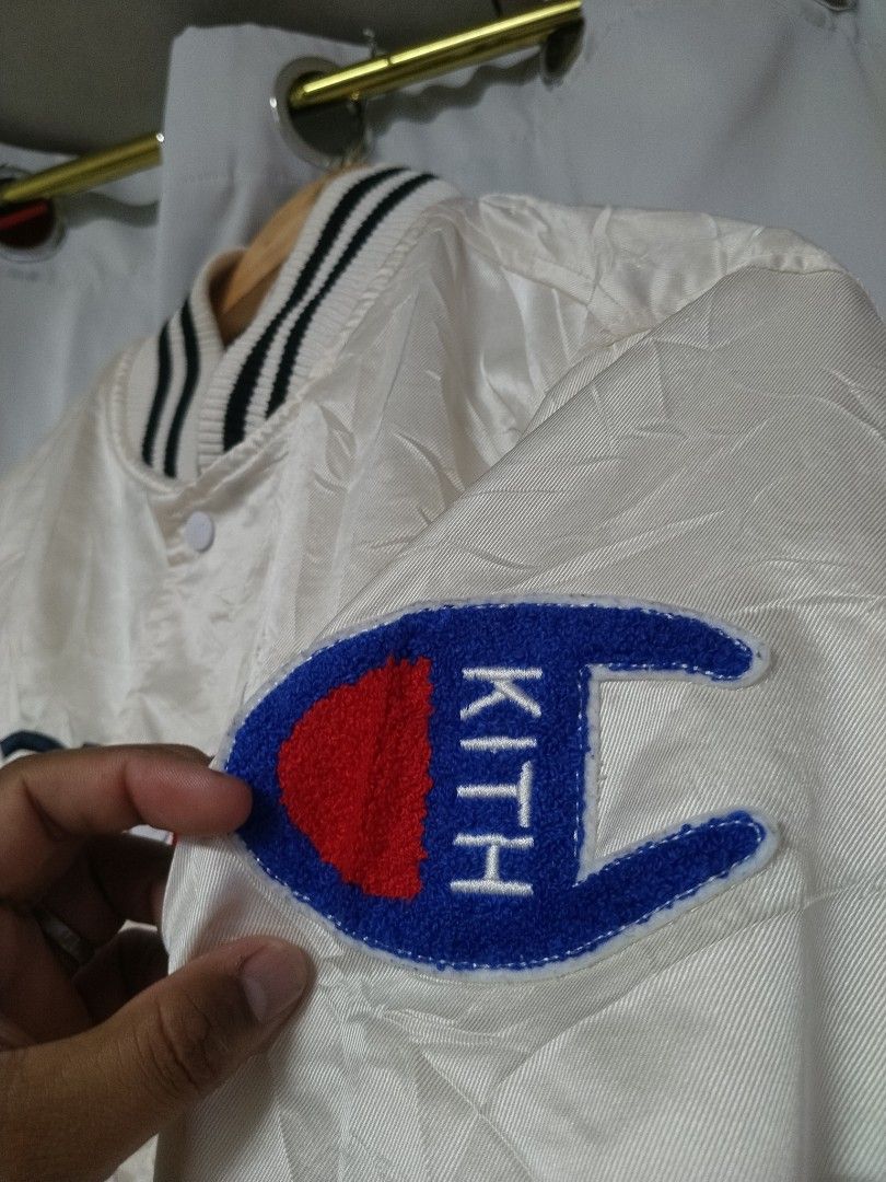 KITH X CHAMPION (Category: Coats, Jackets and Outerwear) located in Manila. Submitted by liljhayvillanueva (Listing ID 1468191791, Image 3). Description: CHAMPION X KITH SIZE SMALL ON TAG COLORATE 9/10 ISSUE STAIN NEED WASH.