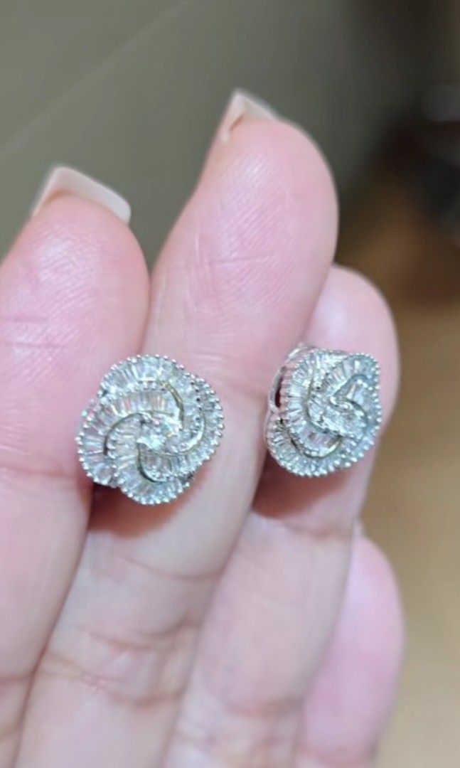 Knot diamond earrings (Category: Earrings) located in Malolos. Submitted by keenhorse_ef38ab (Listing ID 1468281341, Image 2). Description: ₱55,900 .85carat diamond 14Karat gold To purchase, please send the ff: Name: Address: Contact Number: Cash on delivery via LBC LAYAWAY 30% downpayment 2 months.