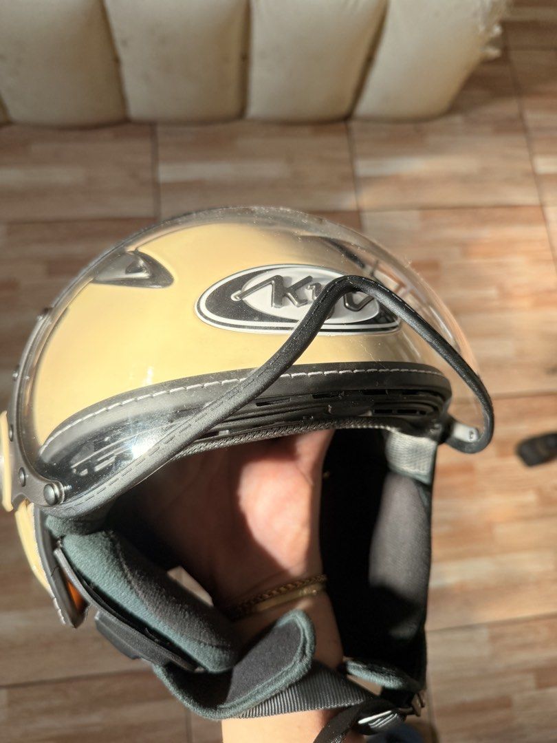 KYT Elsico Large Vintage Helmet (Category: Bicycles) located in Quezon City. Submitted by archgjves (Listing ID 1468082376, Image 3). Description: - KYT Elsico Beige (L) 🇹🇭 Bagay na bagay sa beige Giorno! Helmet bag and box included Bought last August, used for less than a week lang. Short trips lang nagamit. Location: commonwealth, qc (for shipping only).