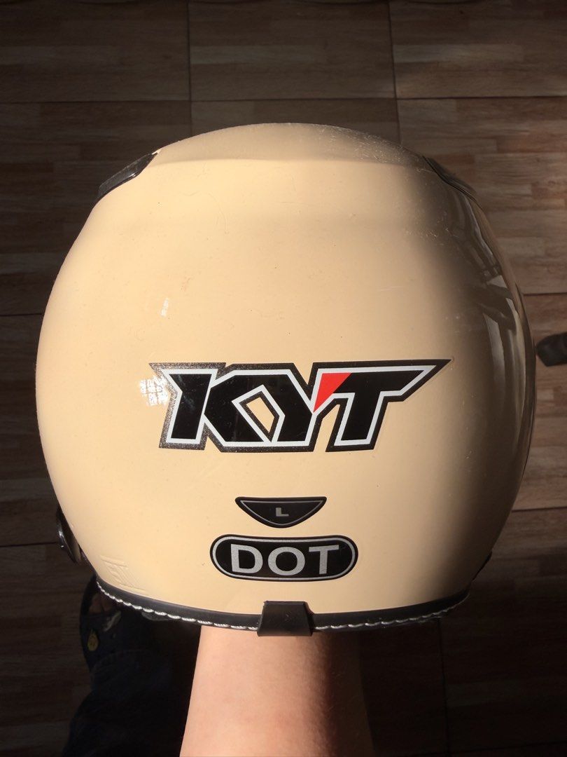 KYT Elsico Large Vintage Helmet (Category: Bicycles) located in Quezon City. Submitted by archgjves (Listing ID 1468082376, Image 2). Description: - KYT Elsico Beige (L) 🇹🇭 Bagay na bagay sa beige Giorno! Helmet bag and box included Bought last August, used for less than a week lang. Short trips lang nagamit. Location: commonwealth, qc (for shipping only).