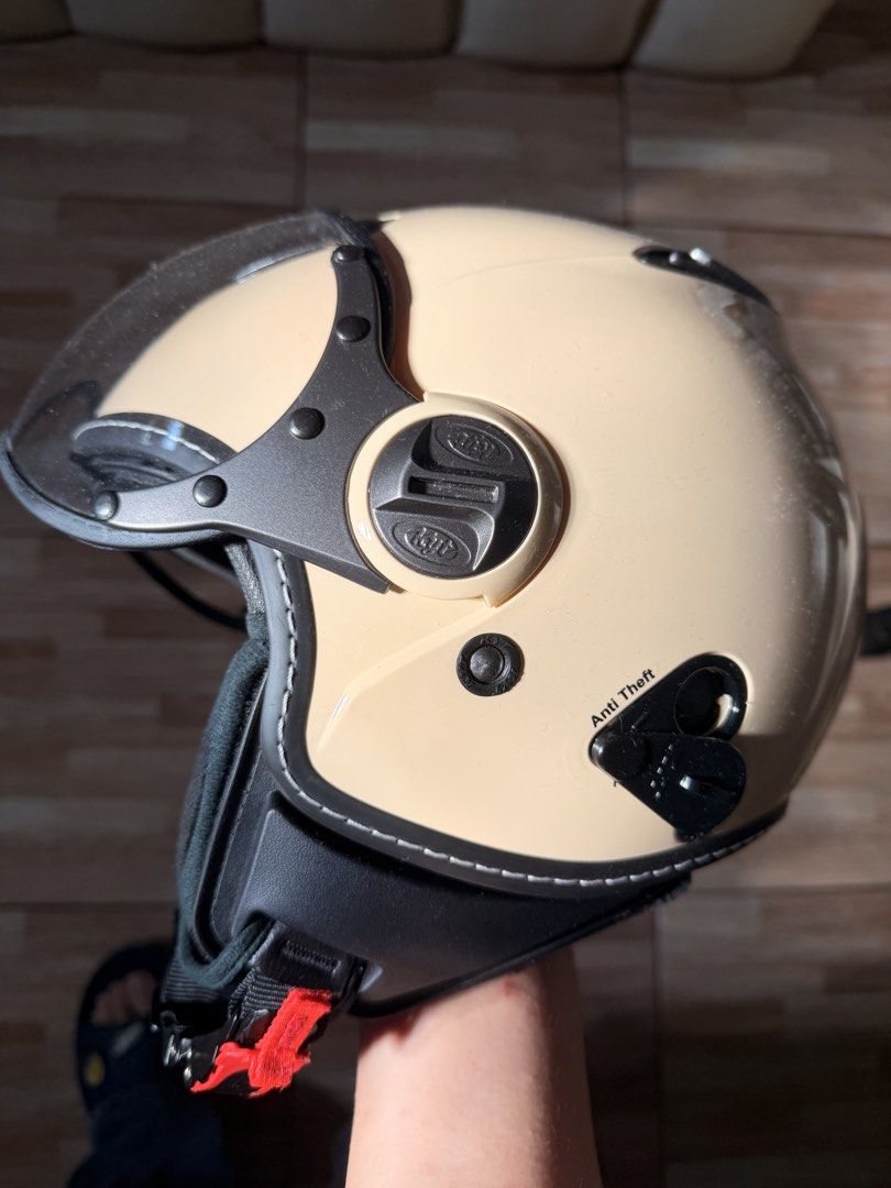 KYT Elsico Large Vintage Helmet (Category: Bicycles) located in Quezon City. Submitted by archgjves (Listing ID 1468082376, Image 1). Description: - KYT Elsico Beige (L) 🇹🇭 Bagay na bagay sa beige Giorno! Helmet bag and box included Bought last August, used for less than a week lang. Short trips lang nagamit. Location: commonwealth, qc (for shipping only).