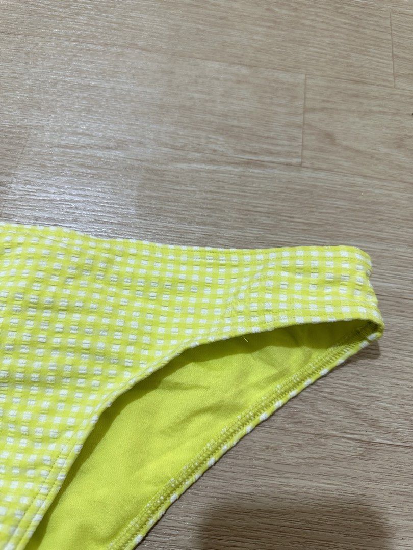 (L) BILLABONG Textured Bikini Bottom (Category: Bikinis & Swimsuits) located in Manila. Submitted by sunnyfloshop (Listing ID 1468210500, Image 3). Description: Brandnew 🍃Large 🍃Lined.