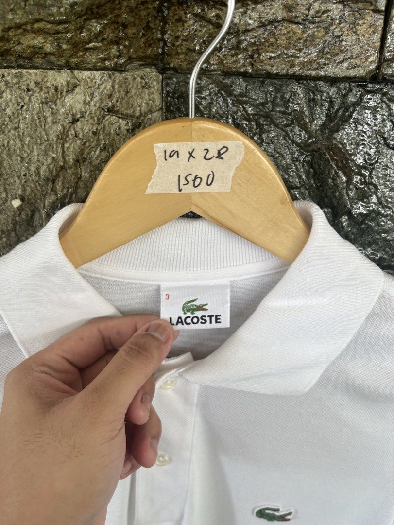 Lacoste Classic White Poloshirt (Category: Tshirts & Polo Shirts ) located in Cagayan de Oro. Submitted by curatedheirloomph_ (Listing ID 1468229036, Image 2). Description: 𝘿𝙞𝙢𝙚𝙣𝙨𝙞𝙤𝙣𝙨: 19x28 𝘽𝙚𝙨𝙩 𝙁𝙞𝙩: Medium - Large 𝘾𝙤𝙣𝙙𝙞𝙩𝙞𝙤𝙣 & 𝘾𝙤𝙡𝙤𝙧 𝙍𝙖𝙩𝙚: Excellent (9.5/10) 𝙄𝙨𝙨𝙪𝙚: N/A 𝘼𝙪𝙩𝙝𝙚𝙣𝙩𝙞𝙘𝙞𝙩𝙮 𝘿𝙚𝙘𝙡𝙖𝙧𝙖𝙩𝙞𝙤𝙣: Authentic.