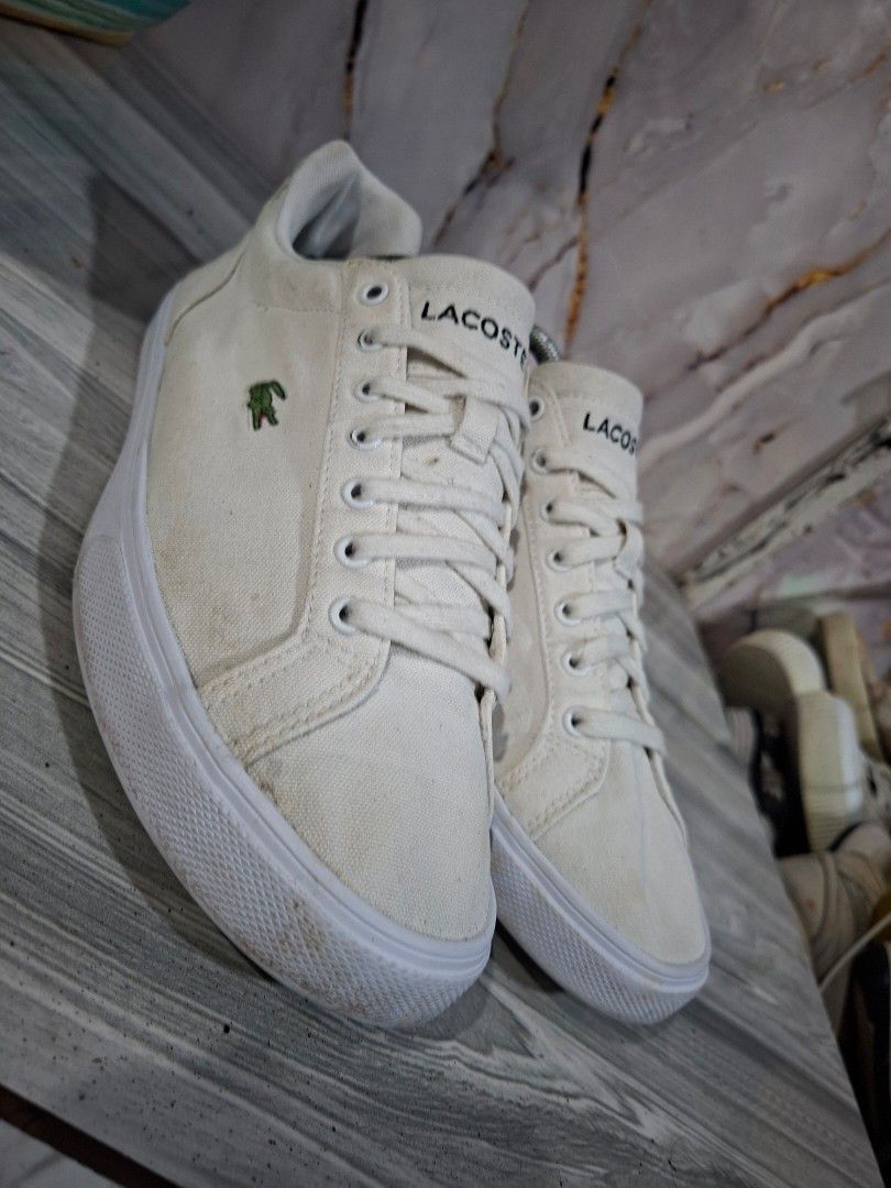 LACOSTE WHITE SNEAKER SIZE 10 MEN (Category: Sneakers) located in General Mariano Alvarez. Submitted by adonid (Listing ID 1468280303, Image 2). Description: GOOD CONDITION ORIGINAL LACOSTE SNEAKER WHITE CANVAS NORMAL SIGN OF USAGE ONLY.