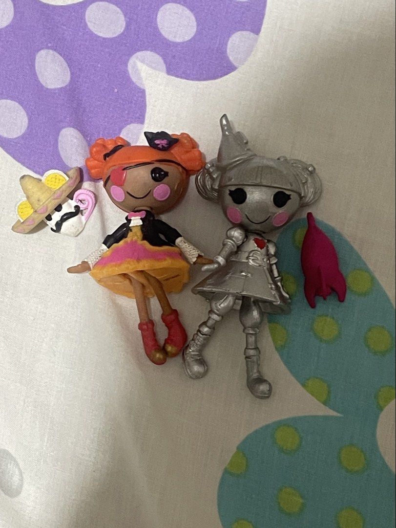 Lalaloopsy mini’s doll bundle (Category: Kids Toys) located in Angeles City. Submitted by livingdollaccesories (Listing ID 1468173546, Image 2). Description: willing to lower prices for sure buyer Tinman lalaloopsy is in great condition Pirate lalaloopsy has one minor mark sa face, comes with accessories.