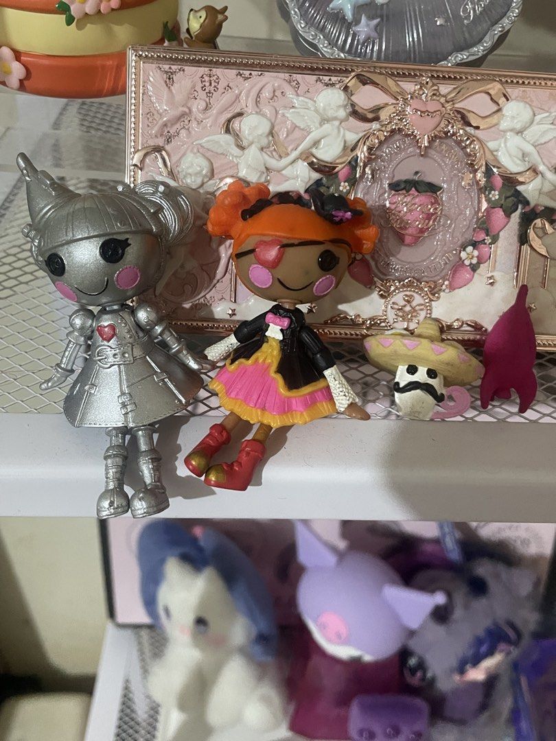 Lalaloopsy mini’s doll bundle (Category: Kids Toys) located in Angeles City. Submitted by livingdollaccesories (Listing ID 1468173546, Image 1). Description: willing to lower prices for sure buyer Tinman lalaloopsy is in great condition Pirate lalaloopsy has one minor mark sa face, comes with accessories.