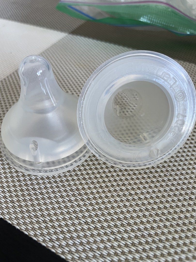 Lansinoh Size 3 Medium Flow Nipple Replacement for 3m + (Category: Breastfeeding & Bottle Feeding) located in Quezon City. Submitted by simply_closet (Listing ID 1468103265, Image 1). Description: .
