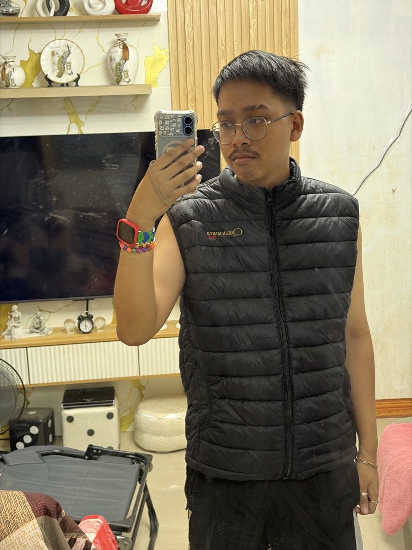 LARGE BLACK PUFFER JACKET (NEGOTIABLE) (Category: Vests) located in Bacoor. Submitted by ohitswaltz (Listing ID 1468147426, Image 3). Description: Meetup around Bacoor area only. Pickup via Lalamovw (Payment FIRST)..