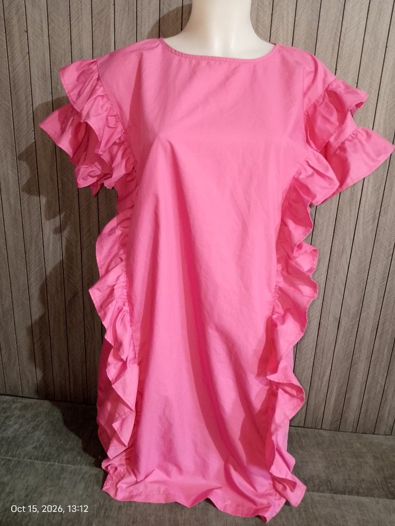 LARGE PONK RUFFLED DRESS (Category: Dresses) located in Manila. Submitted by truecrystal-1407 (Listing ID 1468097644, Image 1). Description: .