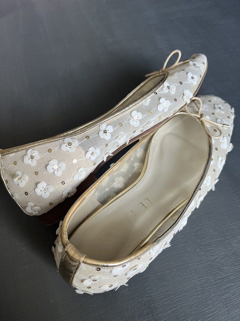 Le Talon Floral Sequin Mesh Ballet Flats (Category: Flats & Sandals) located in Quezon City. Submitted by mrspark25156819 (Listing ID 1468097894, Image 2). Description: Made in Japan Signs of usage Still in good condition Size 23 1/2.