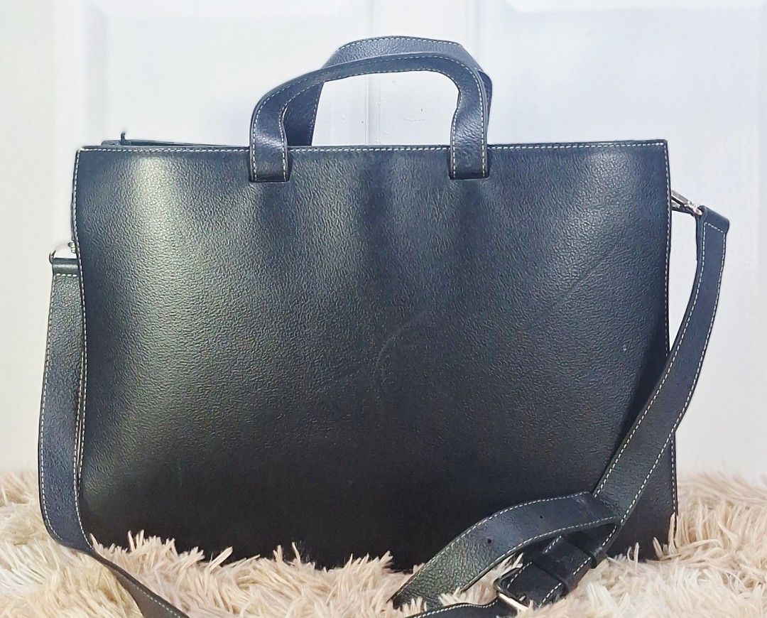 Leather bag (Category: Cross-body Bags) located in Mabalacat. Submitted by athalia_gabriel_collection (Listing ID 1468071144, Image 1). Description: leather bag 14 inch.
