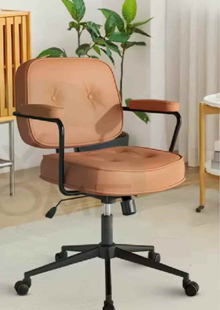 Leather Swivel Office Chair (Category: Chairs) located in Valenzuela. Submitted by jhagonzales (Listing ID 1468215649, Image 2). Description: .