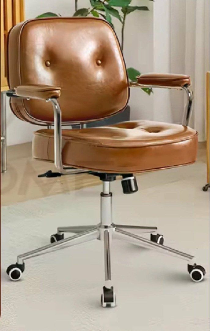 Leather Swivel Office Chair (Category: Chairs) located in Valenzuela. Submitted by jhagonzales (Listing ID 1468215649, Image 1). Description: .