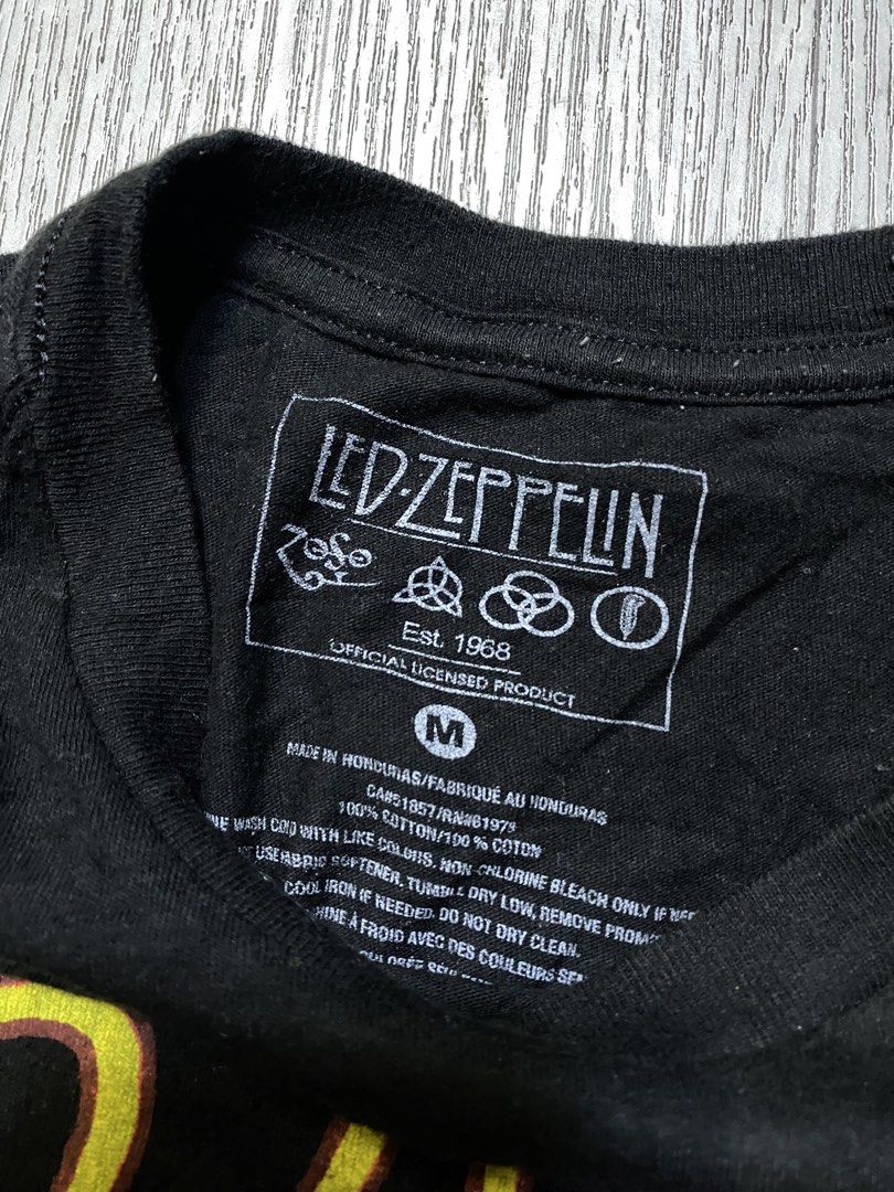 Led Zeppelin US Tour 1975 (Category: Tshirts & Polo Shirts ) located in Pasig City. Submitted by terrencec34805 (Listing ID 1468144505, Image 2). Description: Led Zeppelin (US Tour 1975 graphic) In very good condition Size:Medium Width:20 Length:27.