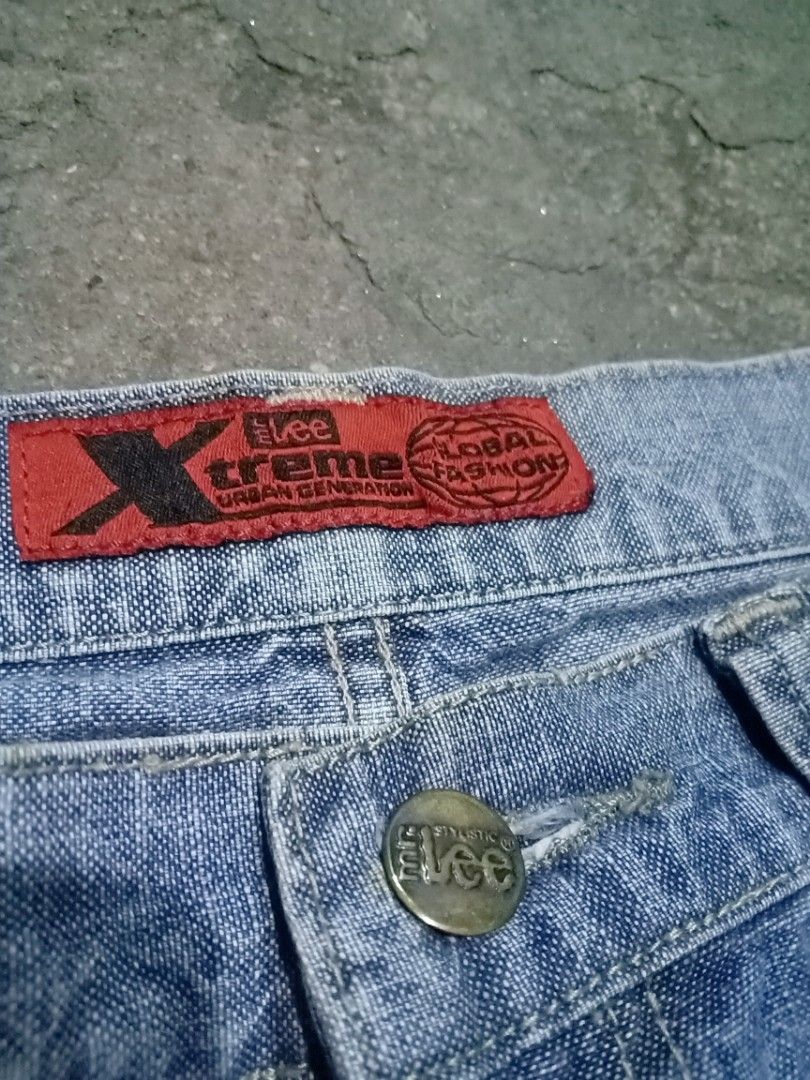 Lee x Xtream Baggy (Category: Jeans) located in Pasig City. Submitted by thrifttofit (Listing ID 1468150008, Image 3). Description: Lee x Xtream Baggy pants Size 36 Condition 10/10 L-42 W-36 Legg Hole-12.5 Pasig city.