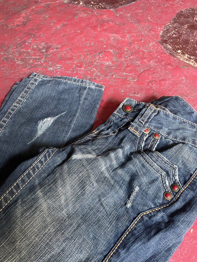 levis (Category: Jeans) located in Davao. Submitted by brightocean.a8c3ac (Listing ID 1468156132, Image 3). Description: .