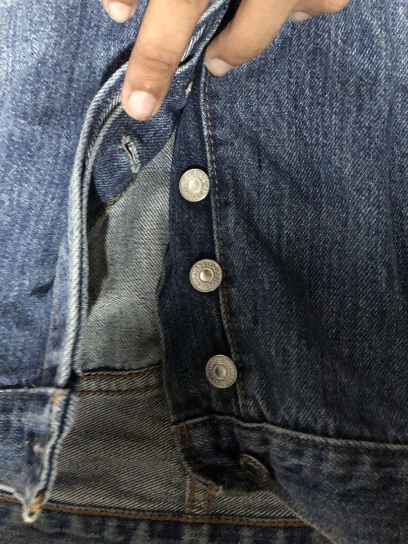 Levis 501 extended patch (Category: Jeans) located in Cagayan de Oro. Submitted by kennymiiiiii (Listing ID 1468083007, Image 2). Description: 36*40 Extended patch removed Heel drag No other issue.