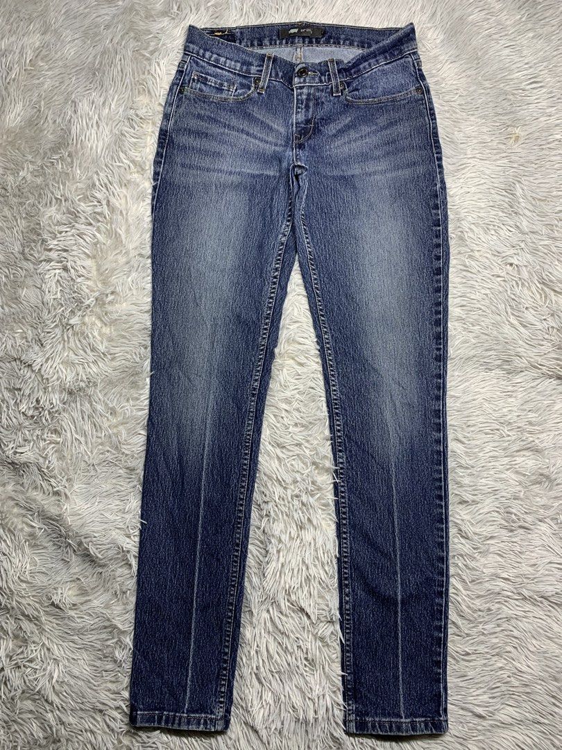 Levis 524 for Women (Category: Jeans) located in Bacolod City. Submitted by ocean_us (Listing ID 1468152788, Image 2). Description: Levis 524 for Women ____________________________ Details: ▪️Size on tape: 27 ▪️Dimes 27-28 x 38.5 ▪️Hem 5 ▪️Issues: Cut Tags, Cut front pockets ▪️PLUS SHIPPING FEE Pm, Thanks ✅We ship Nationwide via Jnt Express ✅We do video call for assurance 📍Bacolod City Negros Occidental.