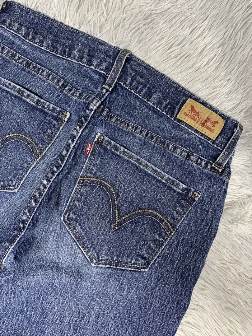 Levis 524 for Women (Category: Jeans) located in Bacolod City. Submitted by ocean_us (Listing ID 1468152788, Image 3). Description: Levis 524 for Women ____________________________ Details: ▪️Size on tape: 27 ▪️Dimes 27-28 x 38.5 ▪️Hem 5 ▪️Issues: Cut Tags, Cut front pockets ▪️PLUS SHIPPING FEE Pm, Thanks ✅We ship Nationwide via Jnt Express ✅We do video call for assurance 📍Bacolod City Negros Occidental.