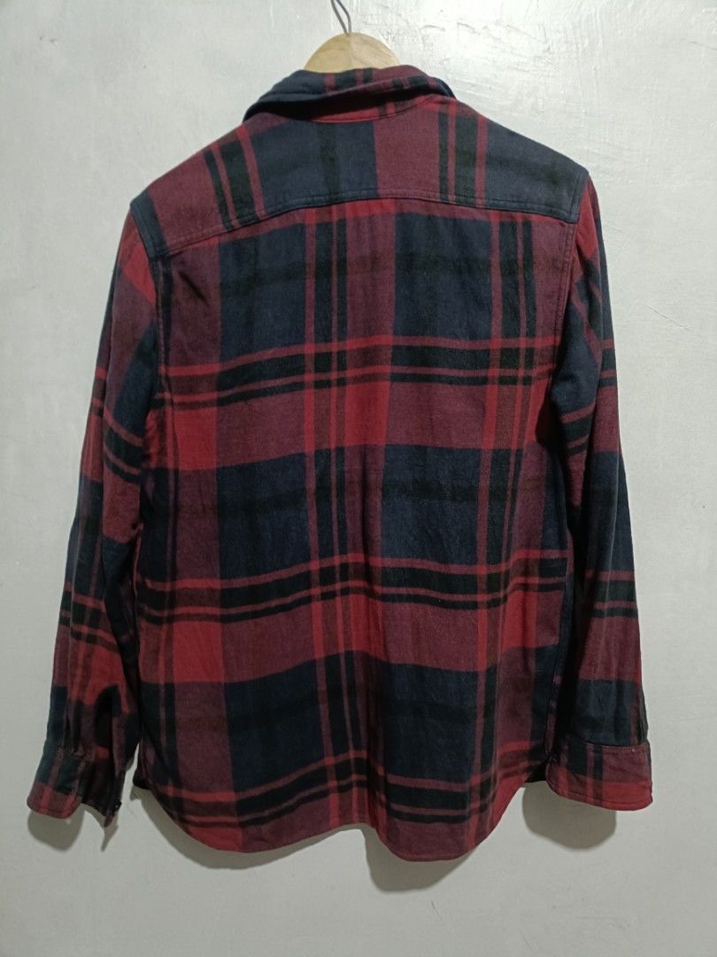 Levi's Classic Worker Flannel Shirt (Category: Tshirts & Polo Shirts ) located in Las Pinas. Submitted by william_thrift_2023 (Listing ID 1468103818, Image 2). Description: Levi's Classic Worker Flannel Shirt (AUTHENTIC) Size Small on tag Good Condition 6/10 Color Rate Issue Fade ₱200 💵💵 DM ME 📩📩 Laspiñas/Greenhills Loc 📍.