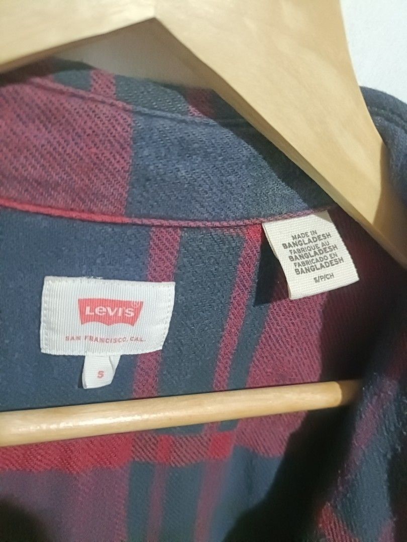 Levi's Classic Worker Flannel Shirt (Category: Tshirts & Polo Shirts ) located in Las Pinas. Submitted by william_thrift_2023 (Listing ID 1468103818, Image 3). Description: Levi's Classic Worker Flannel Shirt (AUTHENTIC) Size Small on tag Good Condition 6/10 Color Rate Issue Fade ₱200 💵💵 DM ME 📩📩 Laspiñas/Greenhills Loc 📍.