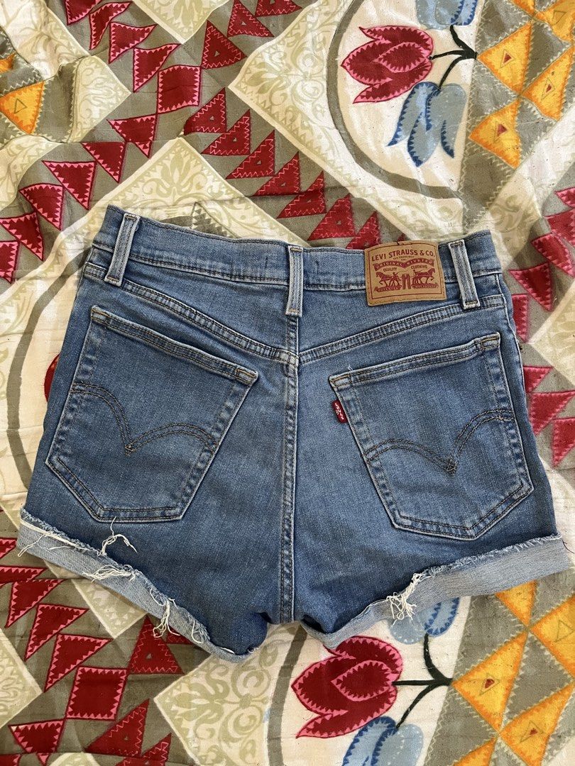Levi’s High Rise Denim (Category: Shorts) located in Luna. Submitted by wescart (Listing ID 1468117038, Image 2). Description: High Rise Shorts Size : 29.