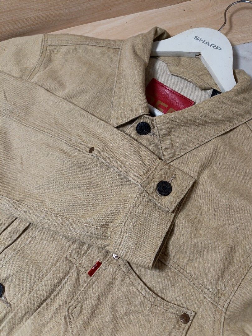 Levis RED 2021 Pleated Utility Trucker Buckled Jacket (Category: Coats, Jackets and Outerwear) located in Nasipit. Submitted by zaynzdrip (Listing ID 1468083448, Image 2). Description: Lebays RED 2021 Pleated Utility Trucker Buckled Jacket Measurements: 22 width 27 length 26 sleeve length Medium on Tag Condition Very Excellent Color: Beige Blank Red Tab With back cinch strap and adjustable buttons ₱3,500 only 📍Mindanao, 8602 For assurance, visit