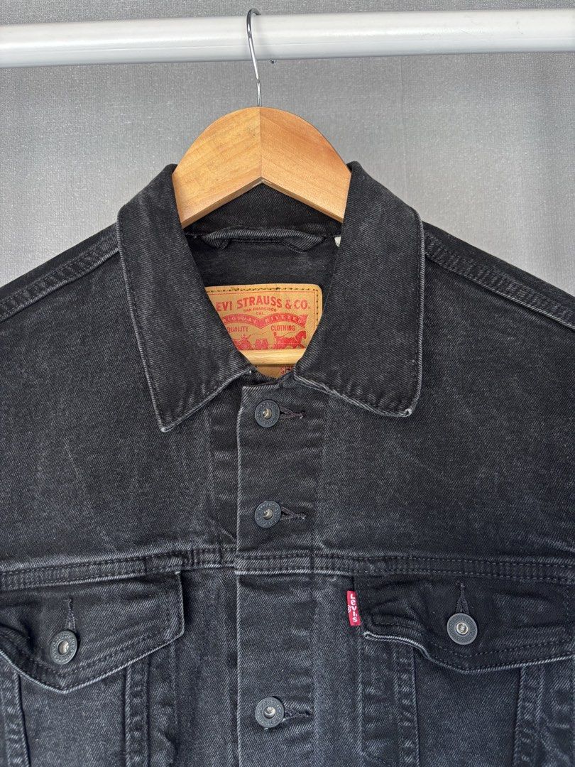 Levis trucker jacket (Category: Coats, Jackets and Outerwear) located in Manila. Submitted by austinace04 (Listing ID 1468086950, Image 2). Description: Brand new condition Size Medium On Tag Widht 22 lenght 26 9.9/10 color rate No issue.