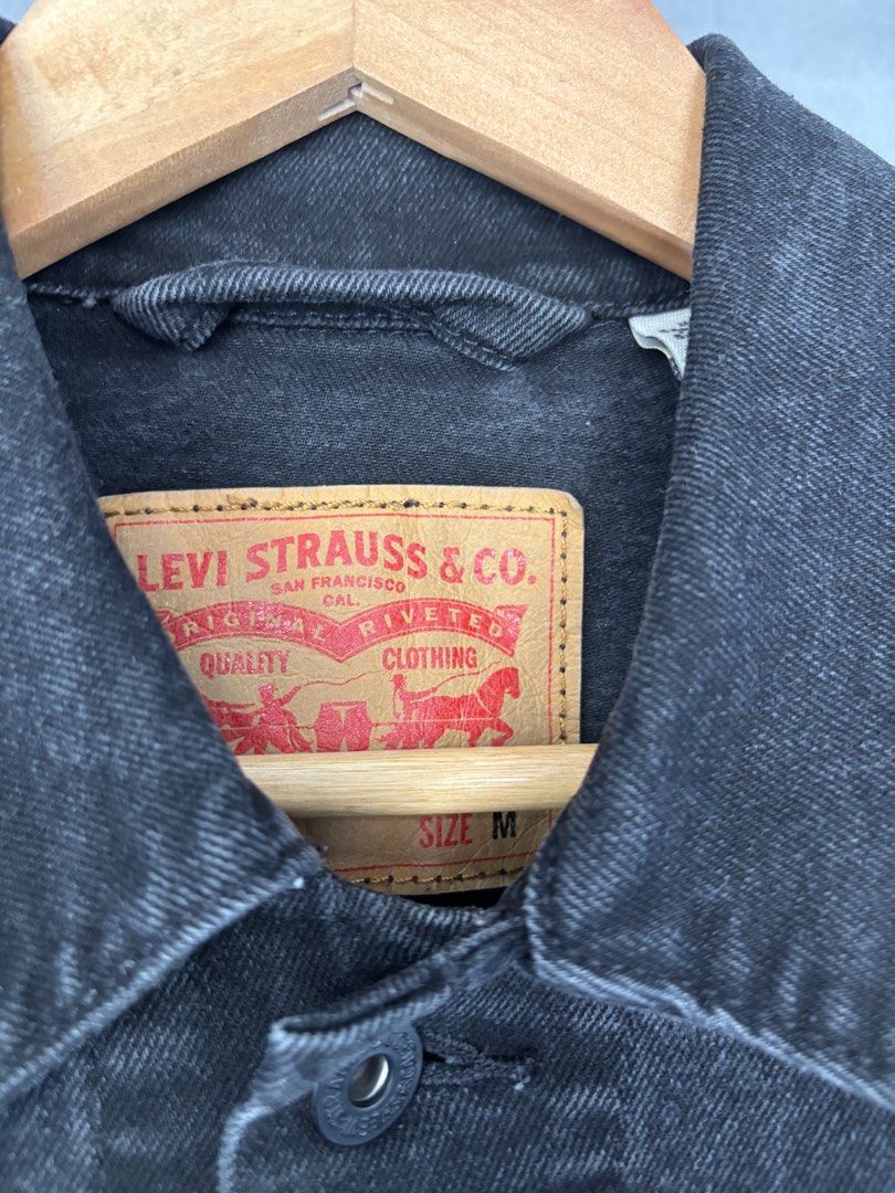 Levis trucker jacket (Category: Coats, Jackets and Outerwear) located in Manila. Submitted by austinace04 (Listing ID 1468086950, Image 3). Description: Brand new condition Size Medium On Tag Widht 22 lenght 26 9.9/10 color rate No issue.