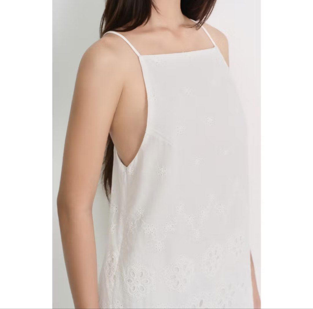 LIBÉ WORKSHOP - White tank top 7537 (Category: Sleeveless) located in San Fernando. Submitted by pinacoladuh (Listing ID 1468098780, Image 1). Description: Worn once Bought in Vietnam .