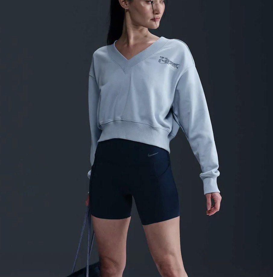 Light Blue Nike V-Neck Cropped Sweatshirt (Category: Coats, Jackets and Outerwear) located in Pasig City. Submitted by mulayph (Listing ID 1468205402, Image 2). Description: - Light blue - size: XL - Cropped v-neck collar - shoulder width: 57 cm - chest width (flat): 62cm, fits 38c - 44b - sleeve length: 53cm .