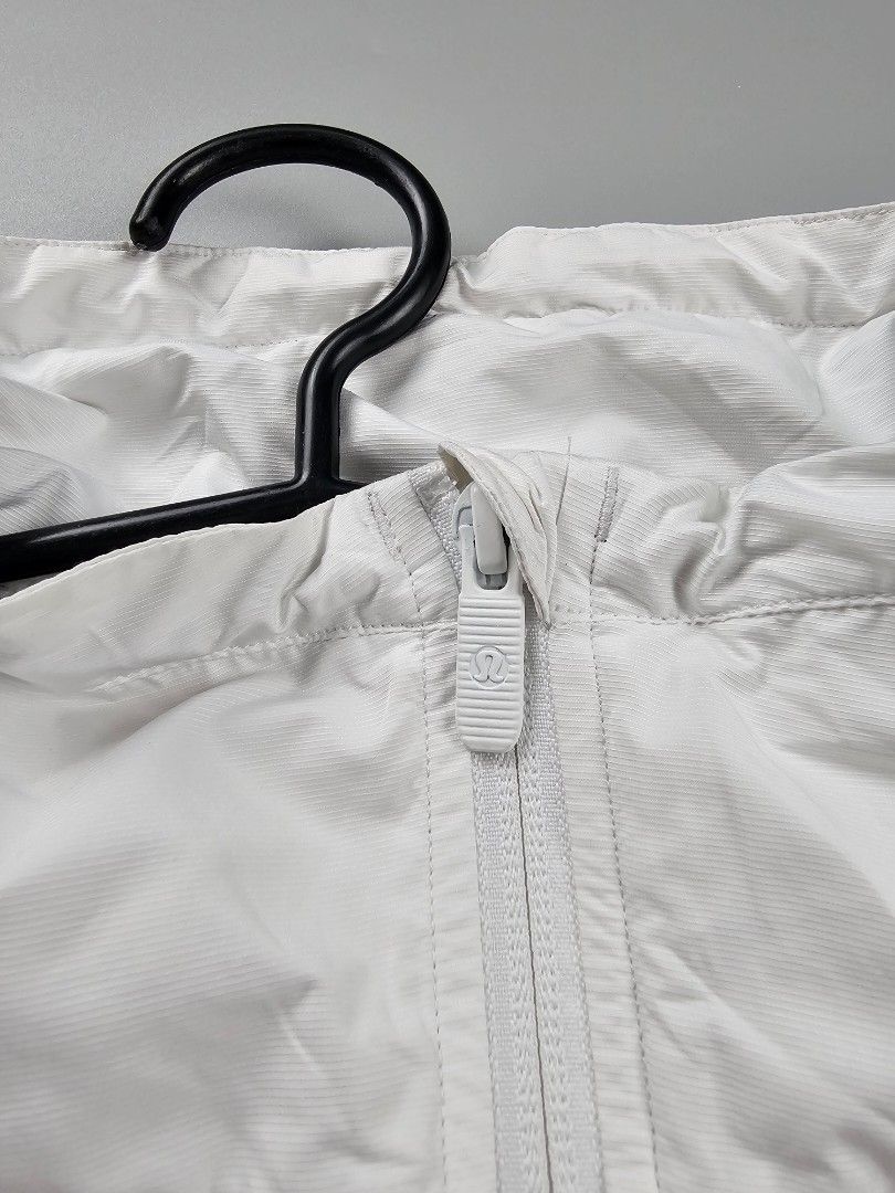 Light croped track jacket 8 (Category: Activewear) located in Cavite. Submitted by missyfhey (Listing ID 1468173368, Image 3). Description: Size 8 on dot and tag dimes: 21x22 No issue Like New excellent Condition color: 9.8/10.