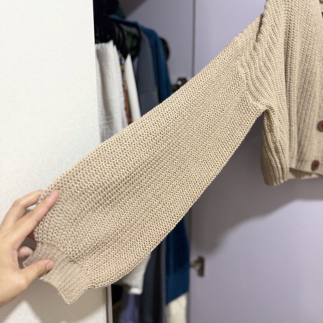 light mocha brown knitted cardigan (Category: Coats, Jackets and Outerwear) located in Cavite. Submitted by lovedbysham (Listing ID 1468270938, Image 3). Description: .