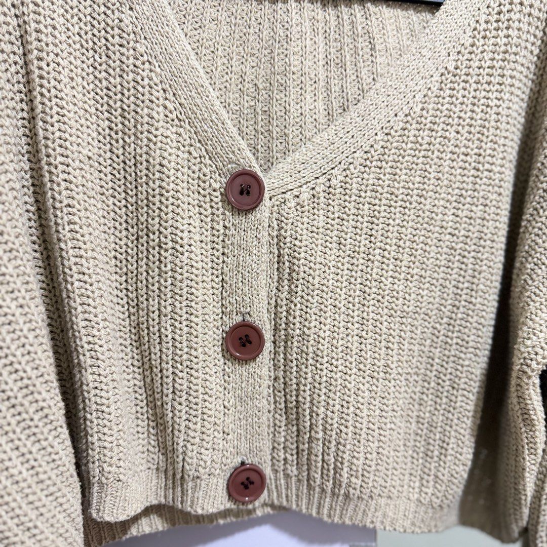 light mocha brown knitted cardigan (Category: Coats, Jackets and Outerwear) located in Cavite. Submitted by lovedbysham (Listing ID 1468270938, Image 2). Description: .